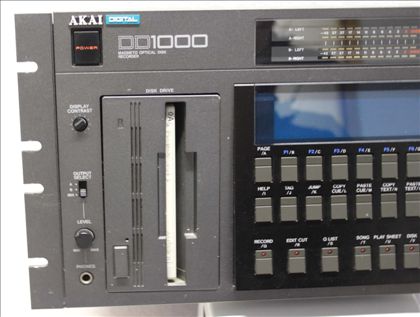 Akai-DD1000